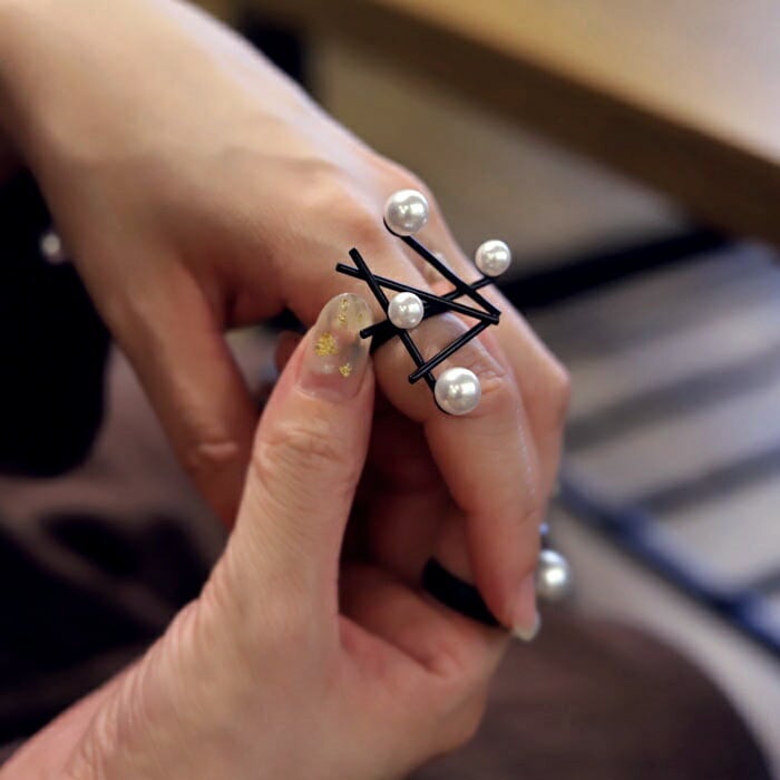 アクセ送料無料   指輪 アクセサリー 金属アレルギー対応 ニッケルフリー 真鍮 パール リング マット ブラック デザイン ニュアンス シック 大人 レディース おしゃれ 上品 パーティー 誕生日 プレゼント・(10)メール便可