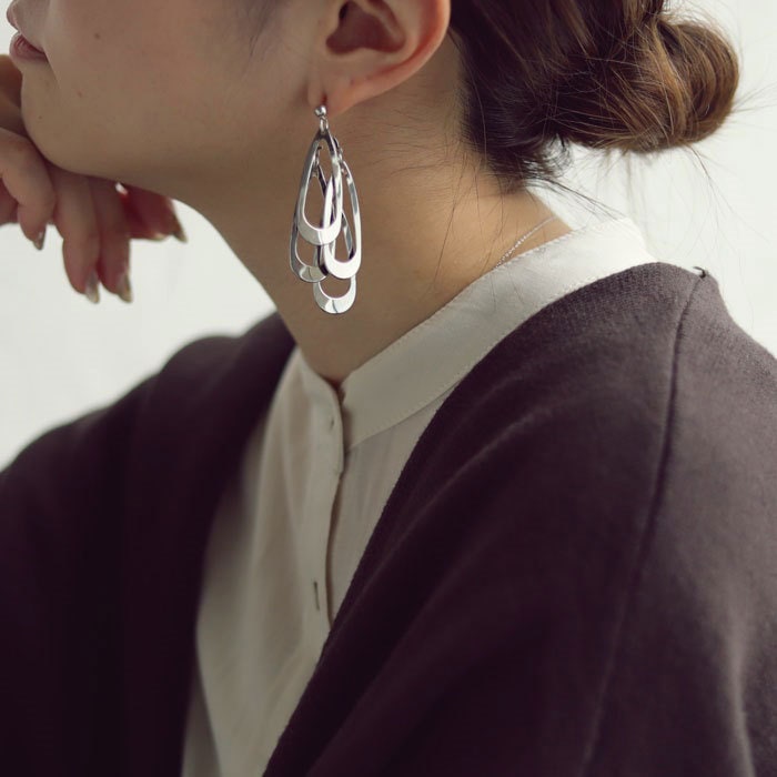 アクセ送料無料 ピアス アクセサリー 揺れる 重なり シック レディース・(10)メール便可