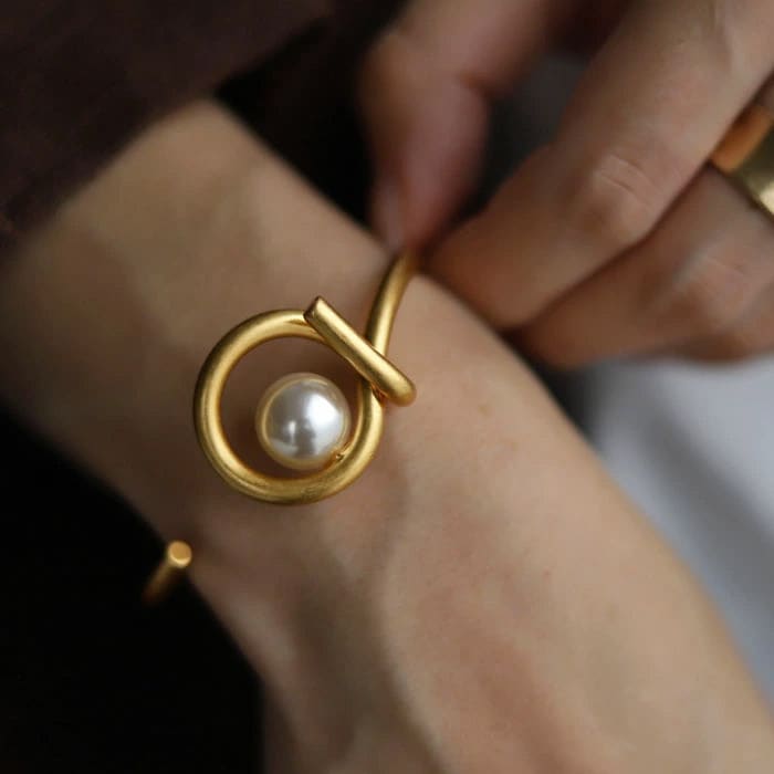 アクセ送料無料   バングル アクセサリー ブレスレット 金属アレルギー対応 ニッケルフリー 真鍮 パール シルバー ゴールド ヴィンテージ デザイン シック 大人 レディース おしゃれ パーティー 誕生日 プレゼント・(10)メール便可