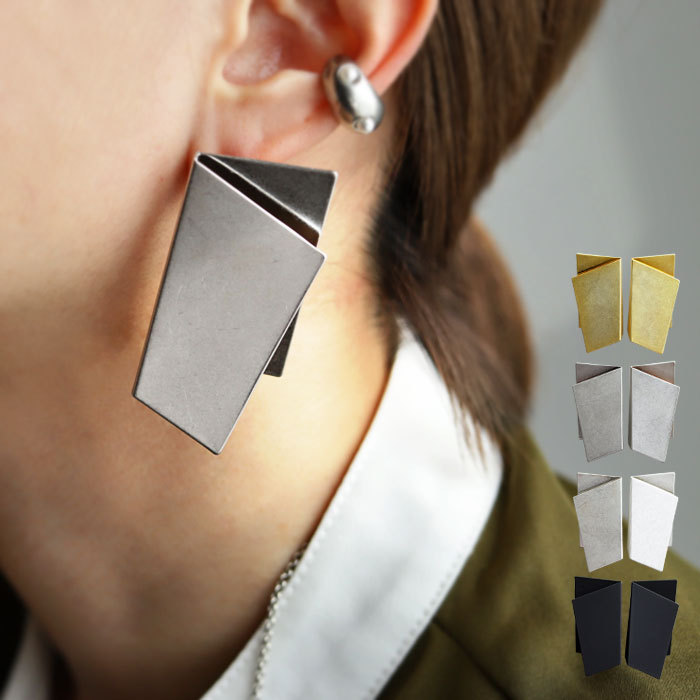 アクセ送料無料  ピアス アクセサリー 金属アレルギー対応 ニッケルフリー 真鍮 チタン ゴールド シルバー ブラック プレート 変形 ヴィンテージ デザイン モダン モチーフ シック 大人 レディース おしゃれ 誕生日 プレゼント・(10)メール便可