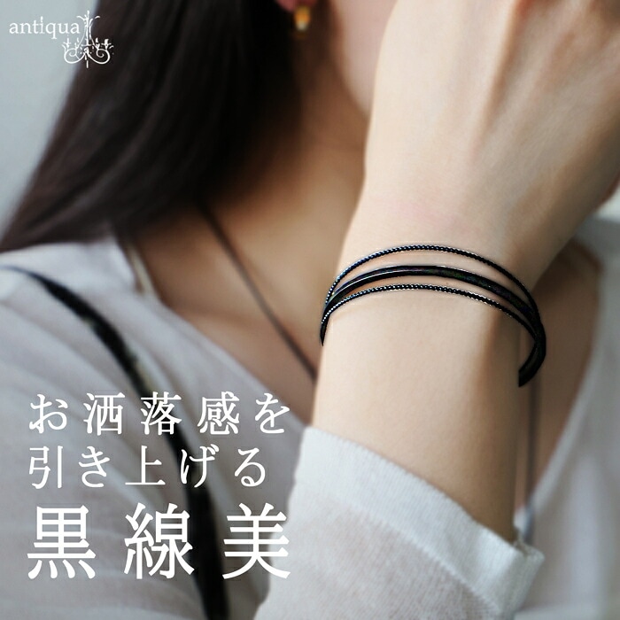 一本で、重ねたような美しさ。ブレスレット レディース 3連ライン バングル オープンタイプ レイヤード風 ニッケルフリー 金属アレルギー シンプル モード アクセサリー オケージョン きれいめ 低身長 高身長 アクセ送料無料 ・(50)メール便可