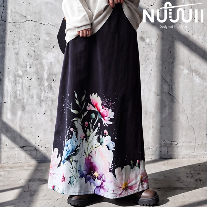 黒が引き立てる、花の存在感。花柄 ロングスカート レディース 水彩