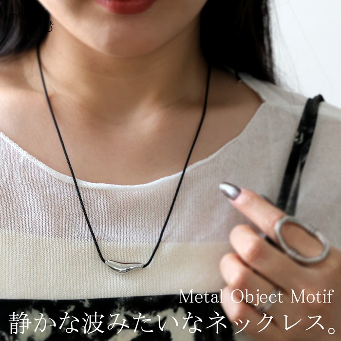 値下げ‼︎革ネックレス　白45cm、黒もあり！残り1本 首元に、ひとつの余白。 ネックレス レディース コードネックレス