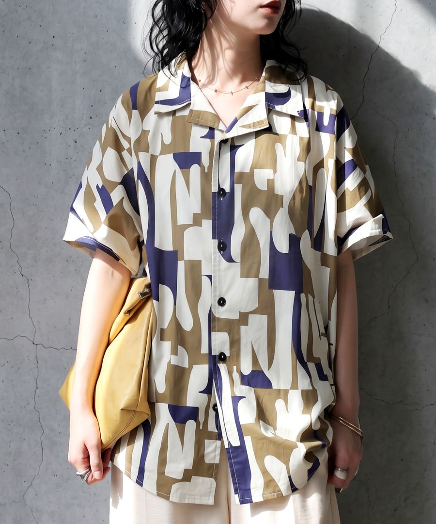 柄なのに、合わせやすい。 レトロ柄 シャツ レディース 半袖 オープン