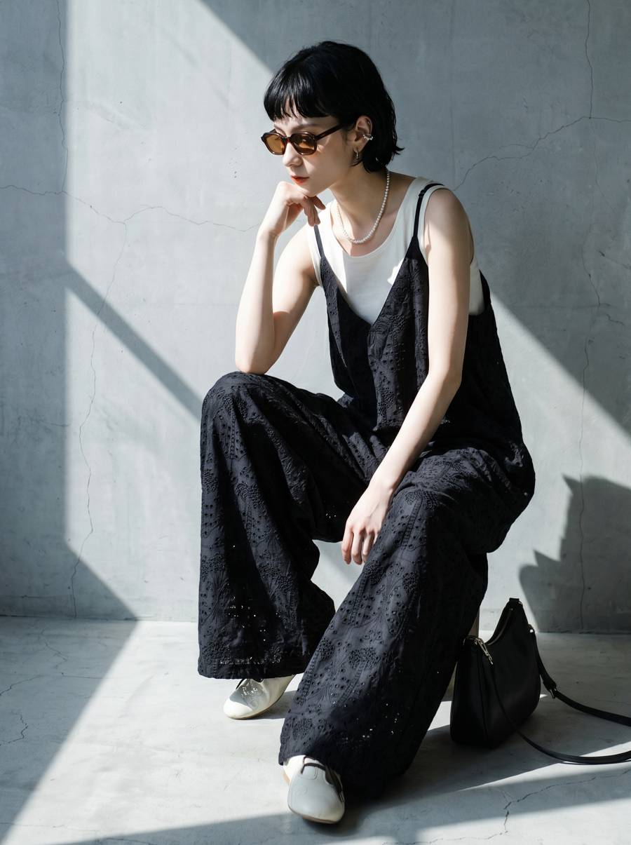 Unliens ブラック コットンサロペット ワイドレッグ 刺繍でつくる、大人の奥行き。サロペット レディース ノースリーブ 綿