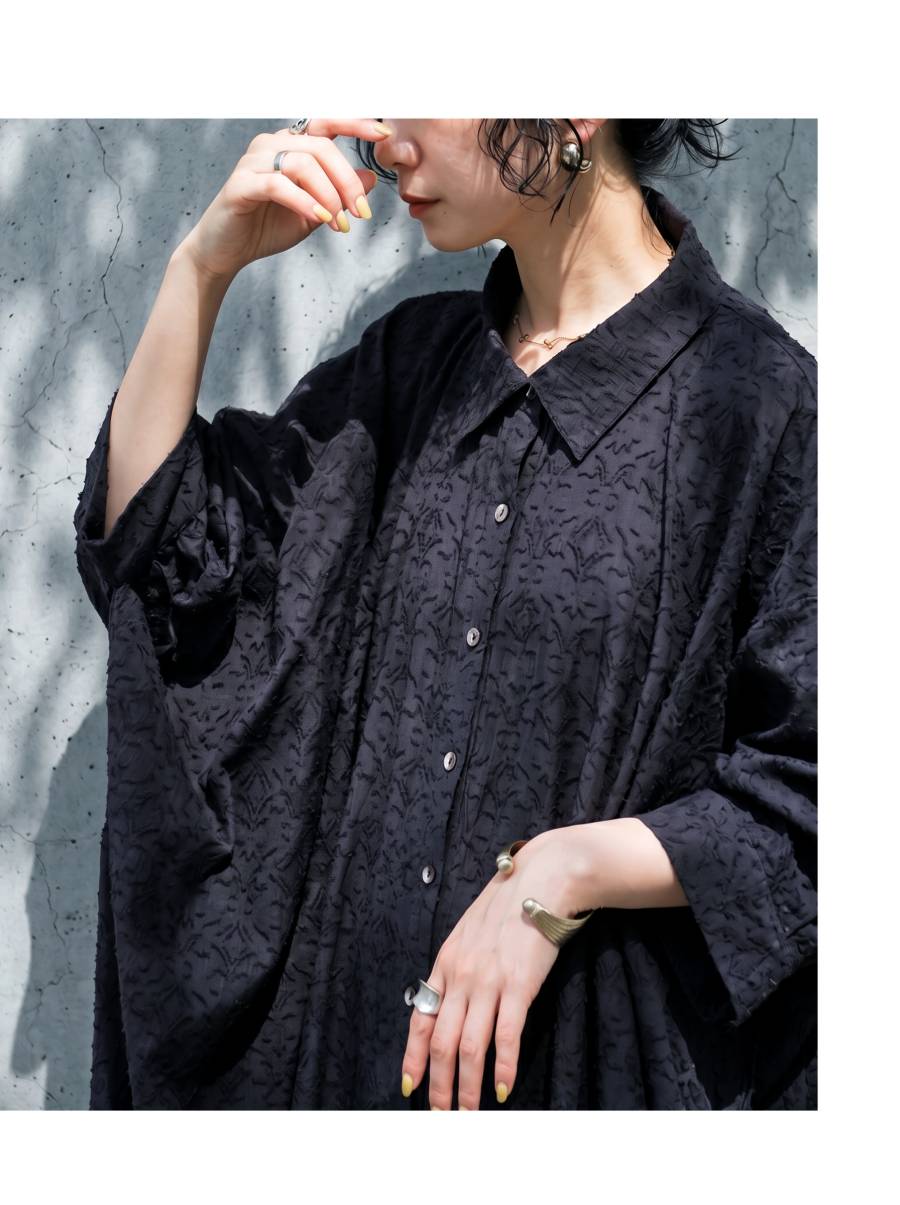 予約：6月上旬納期】黒を、もっと印象的に。シャツワンピース