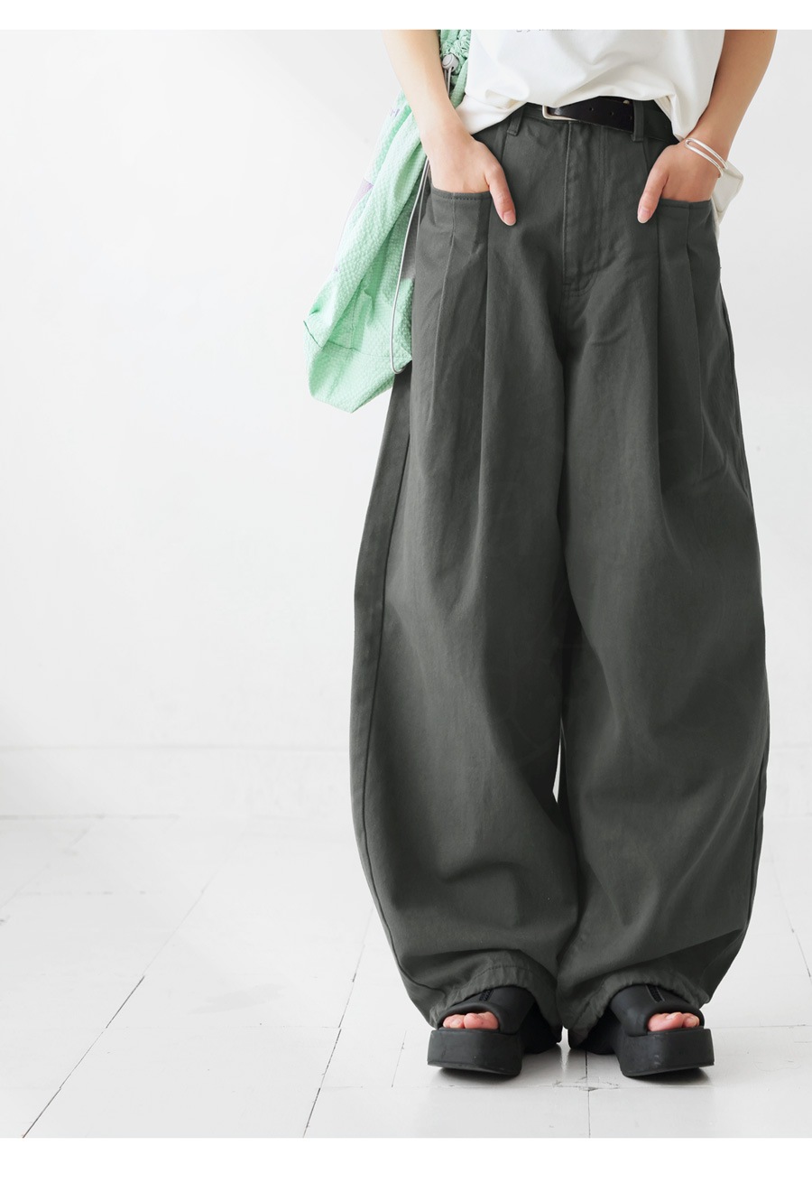 ※掲載3/26まで【最終お値下げ】定価67100円・新品　パンツ カーブパンツ パンツ レディース ボトムス ロング 送料無料・7月