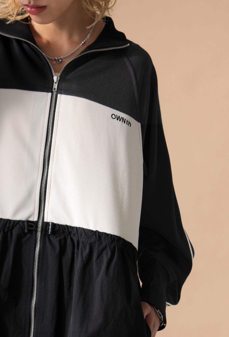 新品 antiqua,OWNth ライン切替ワンピース ブラック・ホワイト 新品 antiqua,OWNth ライン切替ワンピース ブラック・ホワイト