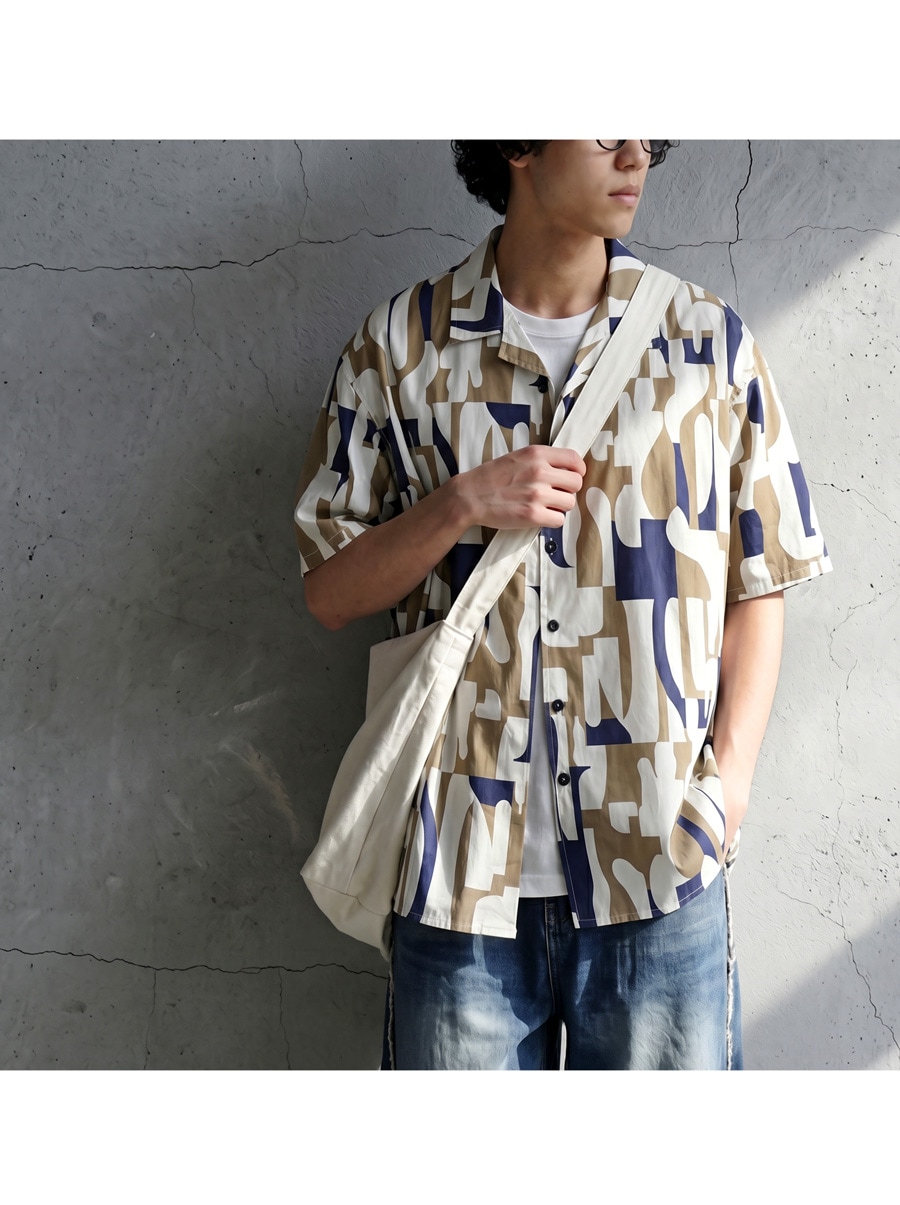柄なのに、合わせやすい。 レトロ柄 シャツ メンズ 半袖 オープン
