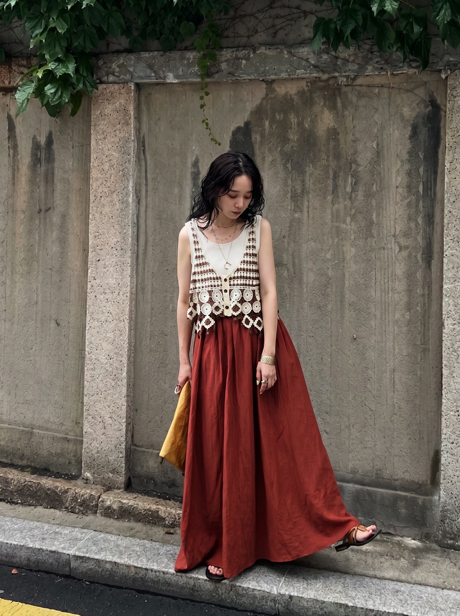 50%off‼激レアデッドストック美品！絽黒地　アンティーク訪問着　ロングサイズ 歩くだけで、様になる。フレアスカート レディース 無地 ベルト付き