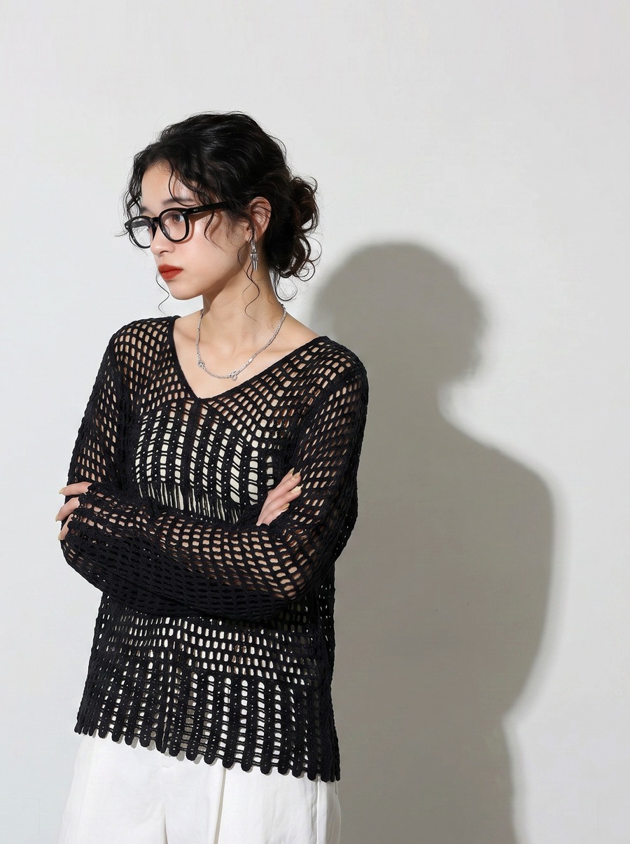 シンプルな服に奥行きを。透かし編み ニット レディース Vネック 長袖