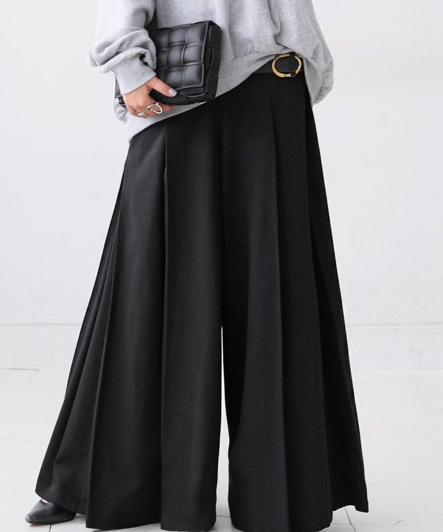 【関税込み】lesugiatelier ブラック タックパンツ 関税込み】lesugiatelier ブラック タックパンツ (パンツ