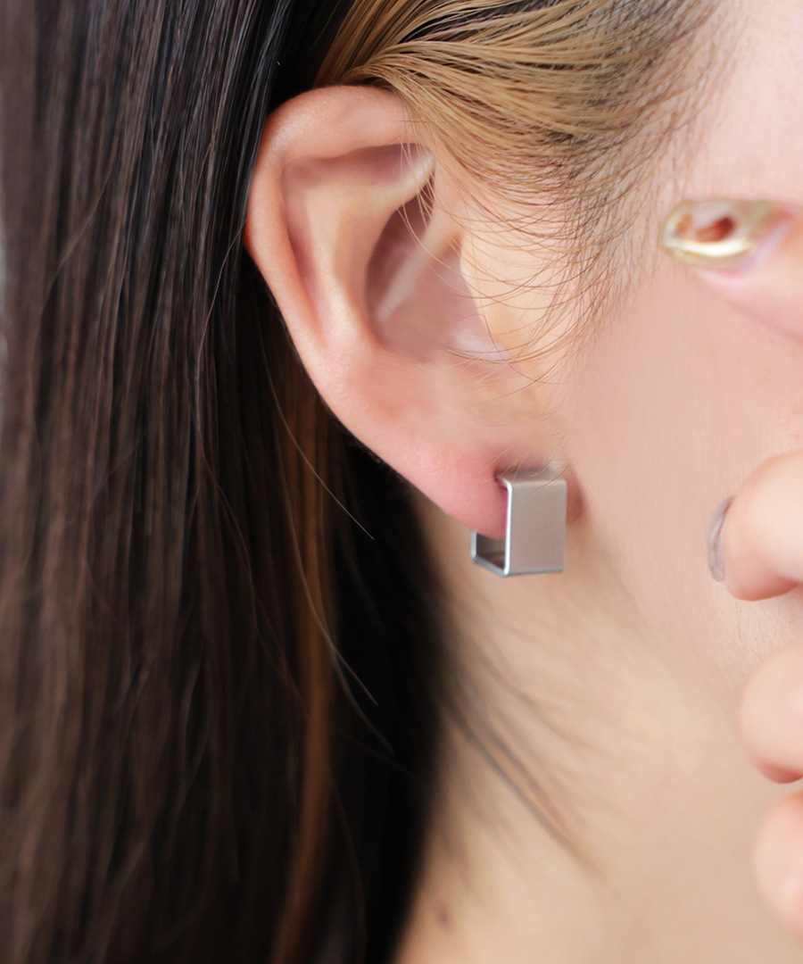 【美品】pelleq オリジナル水牛角ピアス pelleq オリジナル水牛角ピアス