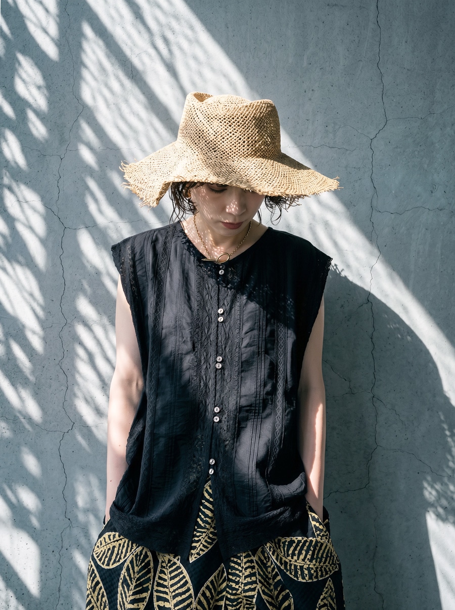 いつもの服が、少しだけいい。ベスト レディース ノースリーブ レース