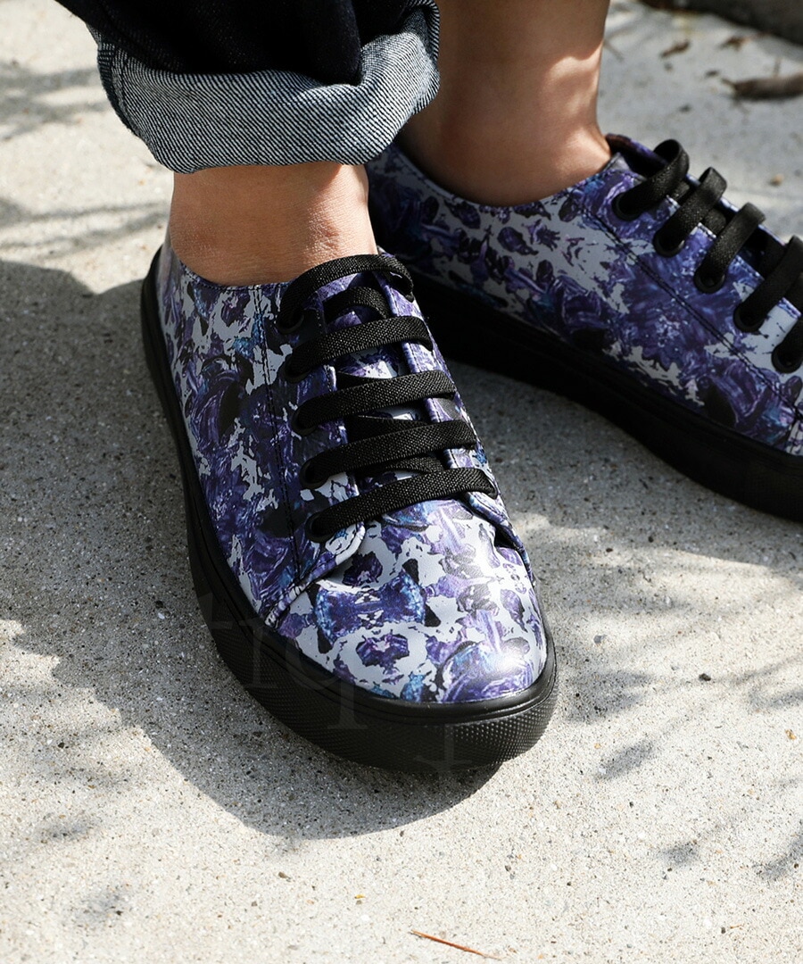 スニーカー OVERSIZE SNEAKERS 街に馴染むあの頃の定番スニーカー】満足な履き心地で楽しく