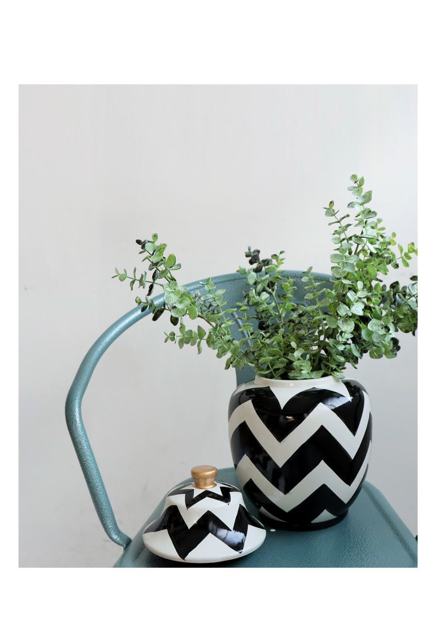 飾り陶器！ ジグザグ柄 蓋付きジャー 陶器 インテリア雑貨 オブジェ 置物 S