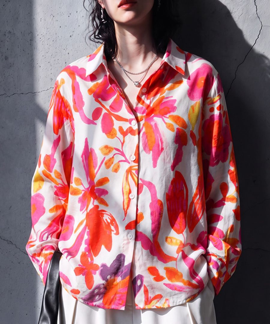 一枚で、気分まで華やぐ。花柄 シャツ レディース 長袖 ボタニカル柄