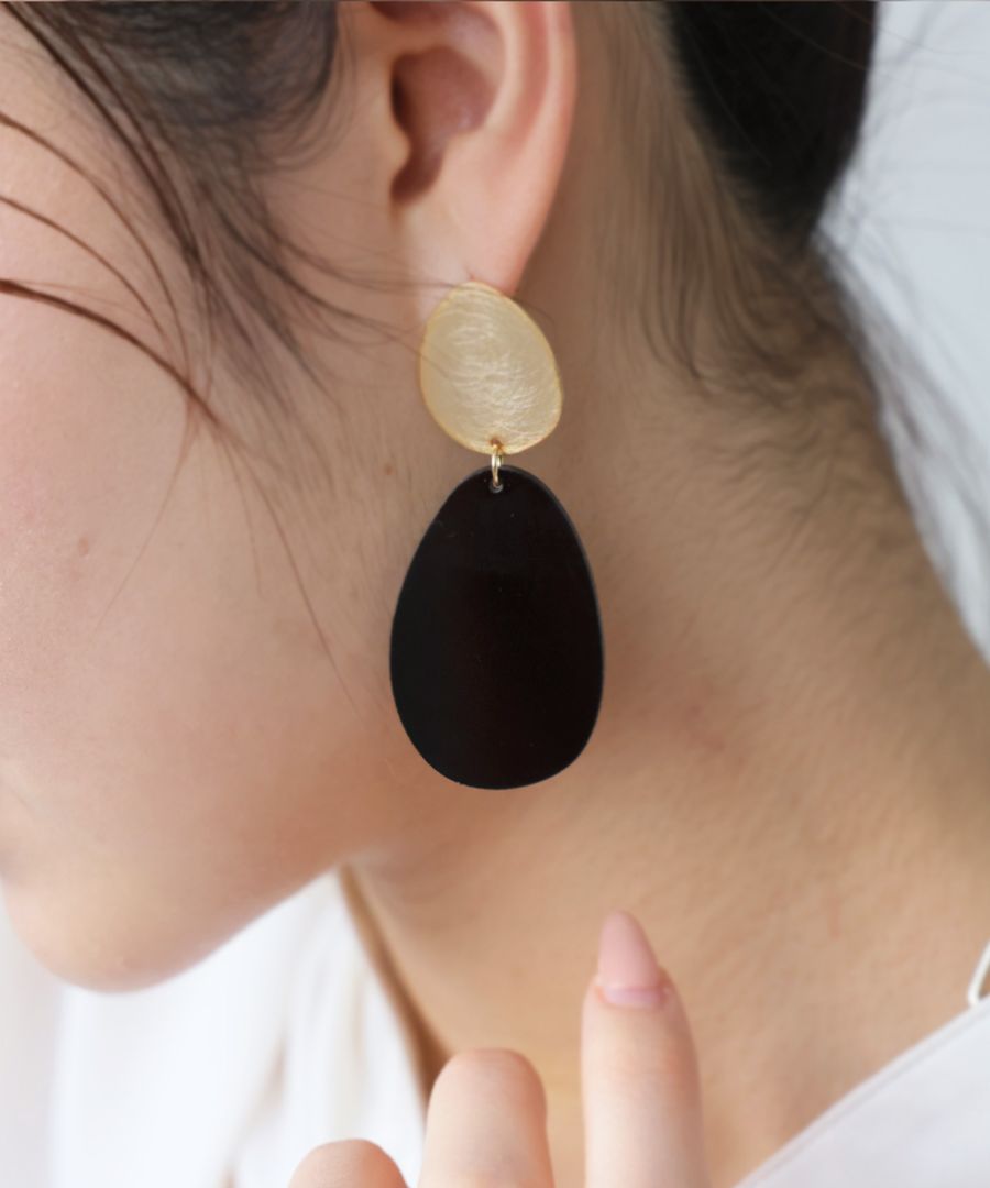 アクセ送料無料 デザインイヤリング イヤリング レディース 二連 ねじ