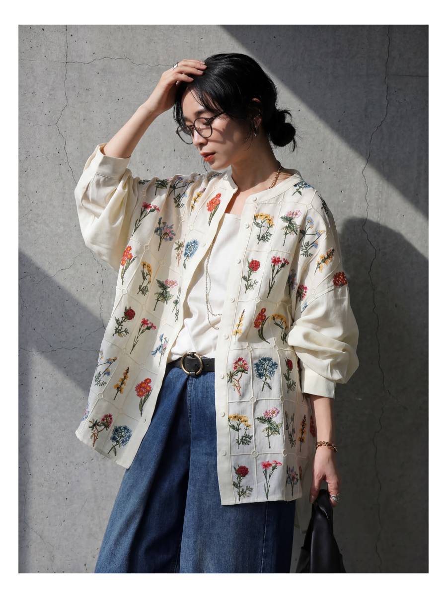 鏡の前で、気分が咲く朝。シャツ レディース 花柄 刺繍 バンドカラー