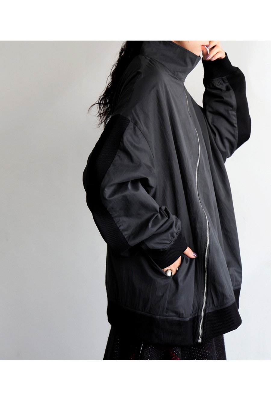 斜めジップ 配色ライン ブルゾン レディース 羽織り 送料無料・再入荷