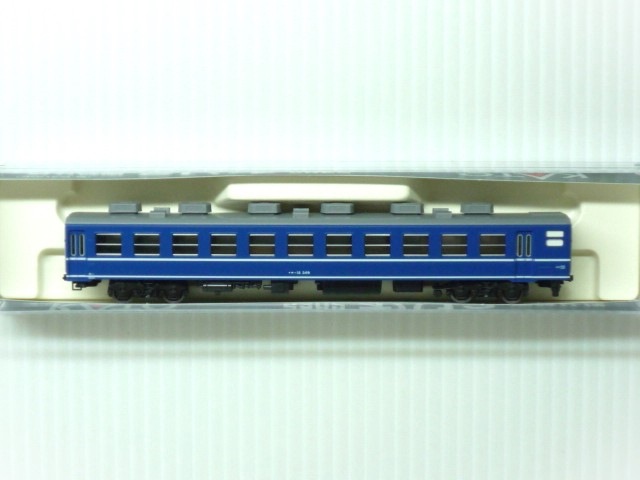 12 Ŵ