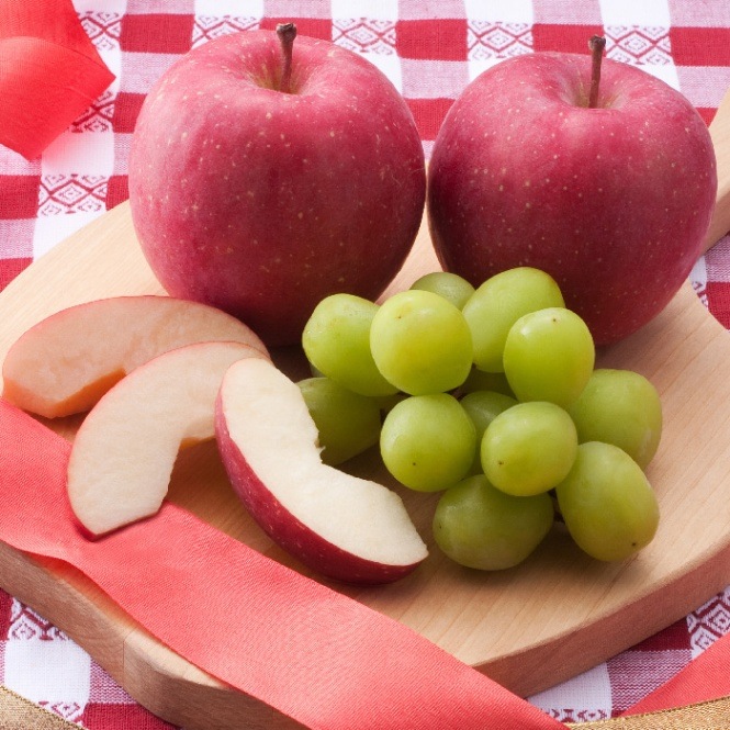 シャインマスカットとりんご