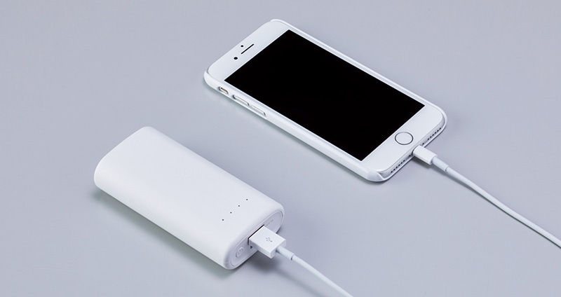 4,000mAhのモバイルバッテリーとして使用可能。