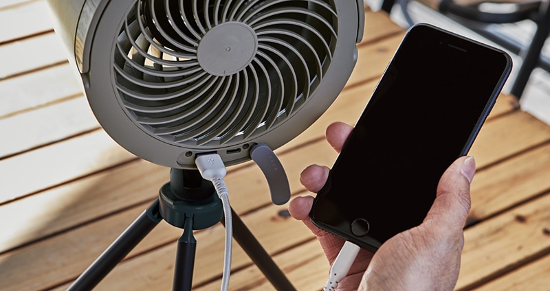 8,000mAhのモバイルバッテリーとして使用可能