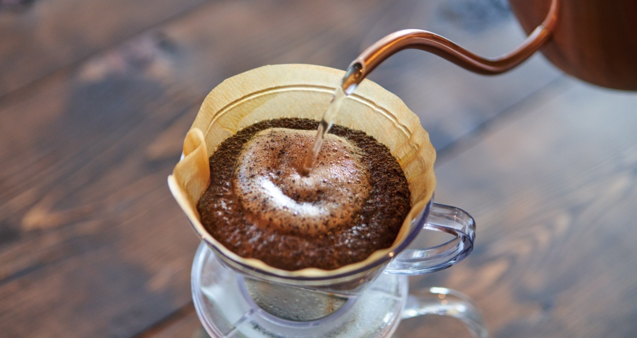 <center>水切れの良いシャープな注ぎ口が<BR>
湯量を細くなめらかにコントロール</center>