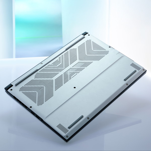 GIGABYTE ゲーミングノートパソコン AERO X16 1WH93JP894DH 16インチ Ryzen AI 7 350 Geforce RTX5070 Laptop メモリ:16GB SSD:1TB Windows 11 Home 日本語キーボード ルナーホワイト ギガバイト ノートPC