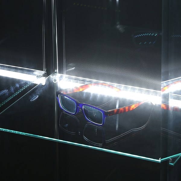 不二貿易 ガラスコレクションケース 4段 LED TMG-G21 BK 商品コード99490【代引・日時指定・キャンセル不可・北海道沖縄離島配送不可】 -お取リ寄せ-