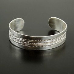 TOUAREG SILVER JEWELRY トゥアレグ シルバー ジュエリー POURE SILVER BANGLE シルバーバングル 1.6cm幅 シルバー|T|BRAND