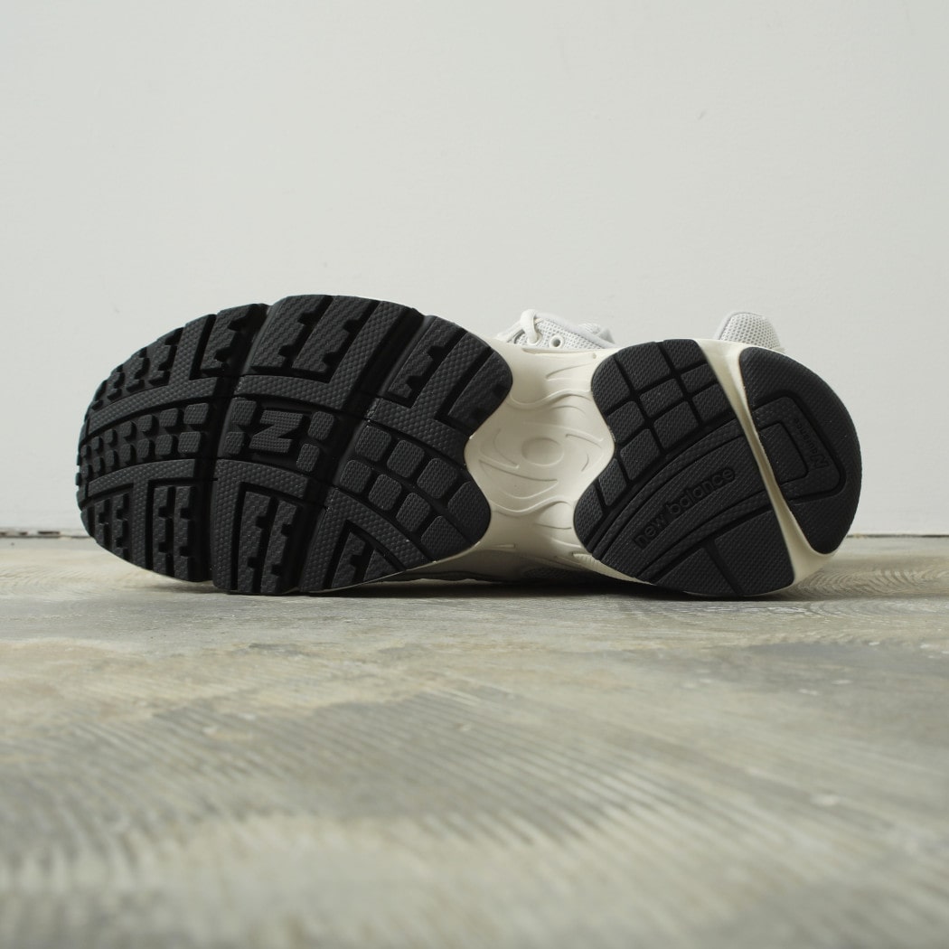 ニューバランス NEWBALANCE スニーカーML725UF ホワイト