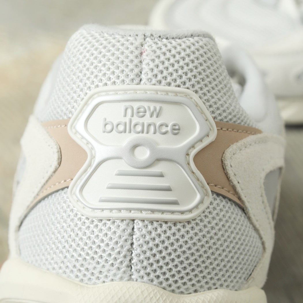 ニューバランス NEWBALANCE スニーカーML725UF ホワイト