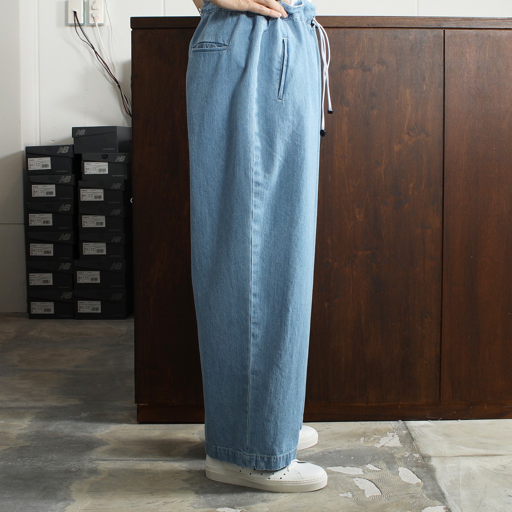ATHA アタ ワイドイージーパンツ FADE DENIM GATHER WIDE EASY TROUSERS アイスブルー