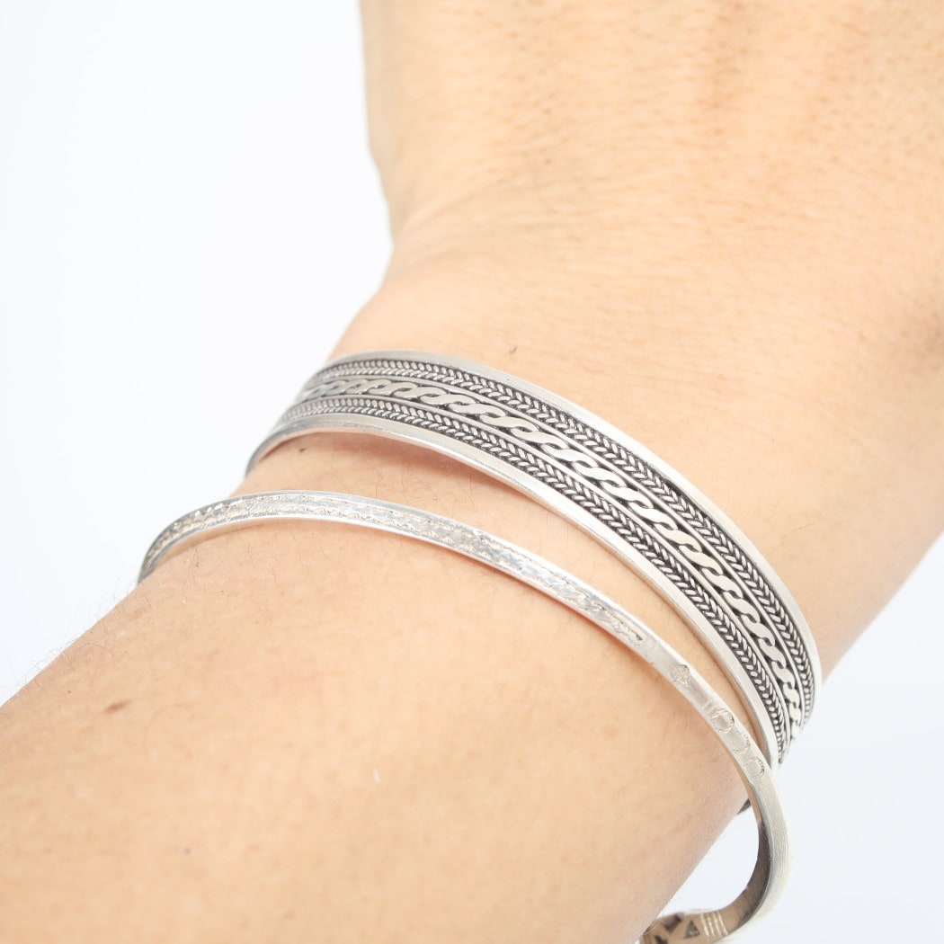 【トゥアレグ】　シルバーバングル　ニジェール製 TOUAREG SILVER JEWELRY トゥアレグ シルバー ジュエリー シルバー