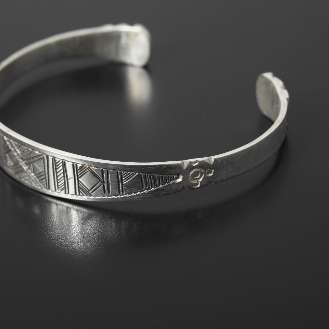 トゥアレグ シルバー ジュエリー TOUAREG SILVER JEWELRY フラット シルバー バングル SILVER BANGLE   シルバー