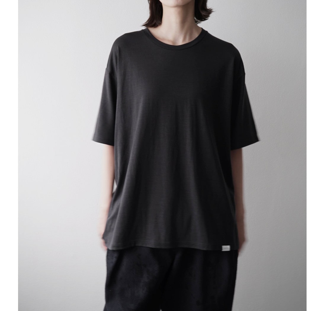 CAPERTICA カペルチカ ウールTシャツ Super140s ウオッシャブルウール ダークネス DARKNESS