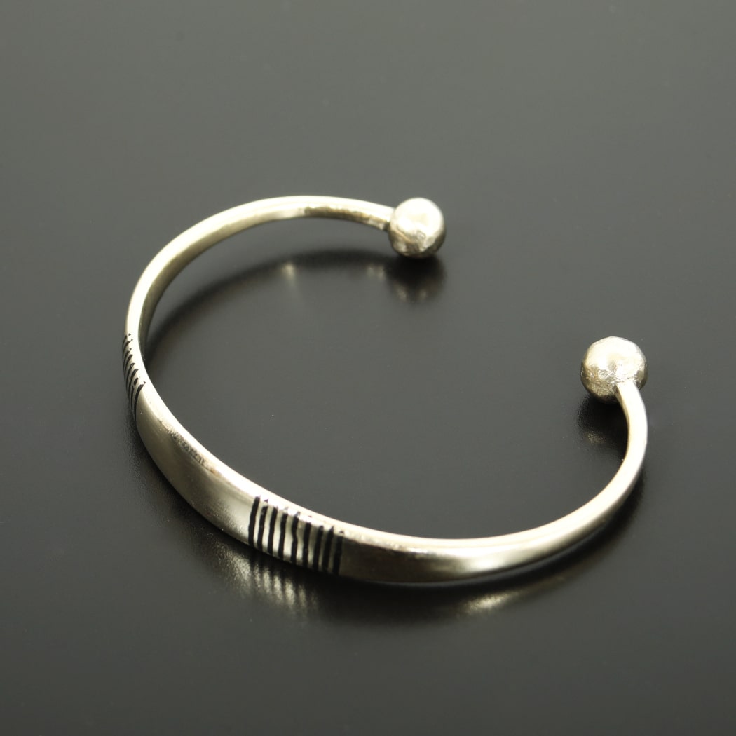 TOUAREG トゥアレグ メタルアクセサリー バングル ニッケルブレス 11 F