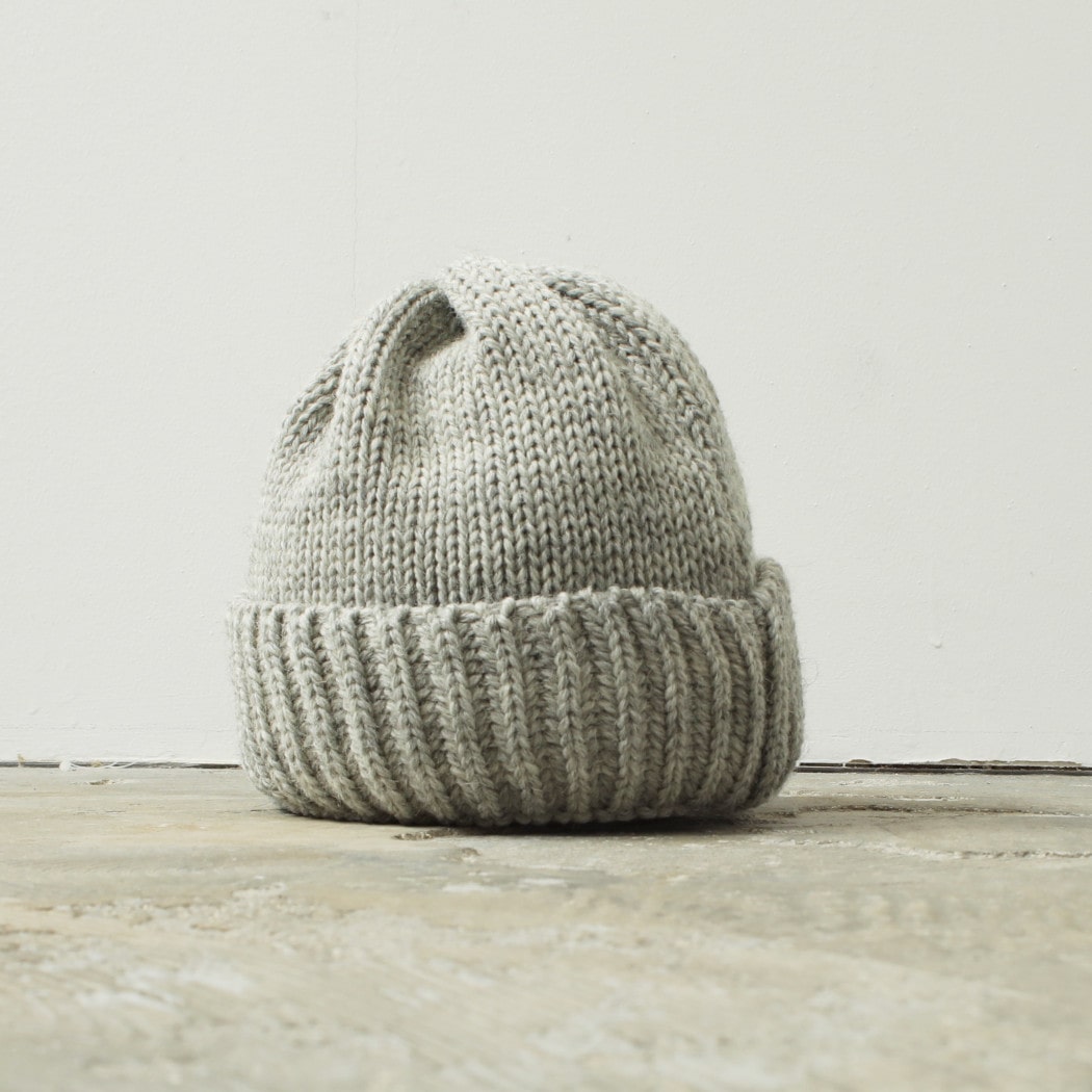 人気のハイランド2000 ニット帽 Bob Cap グレー ハイランド2000 ニットキャップ アルパカ ブリティッシュウール ミックス ボブキャップ アウトサイドラベル 英国製 高品質 ウール 保温機能 冬  クリスマス 誕生日 プレゼント ギフト 贈り物 フリーサイズ 5色 カラー キャメル ダークグリーン ネイビー ライトグレー ブラック