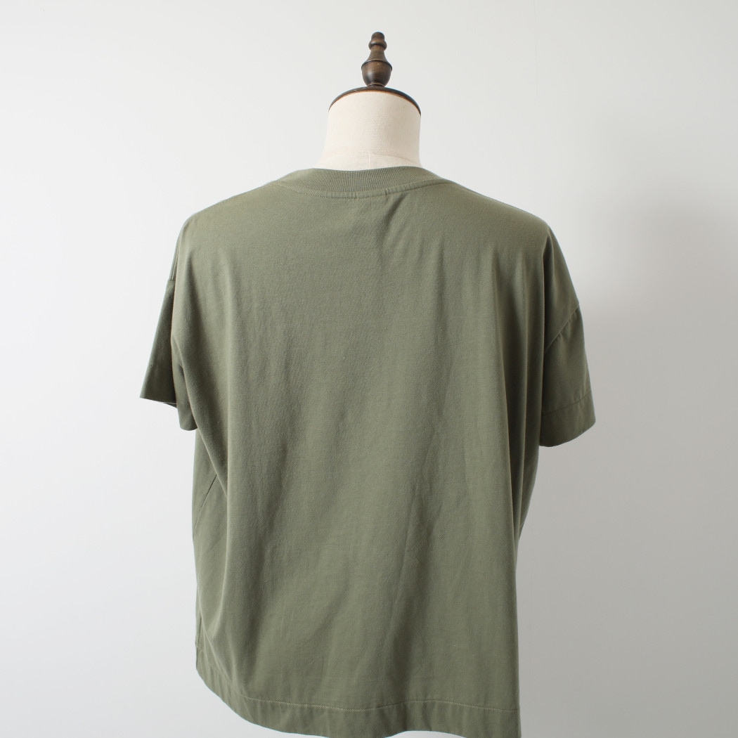 hari to ito  はりといと 手縫い刺繍 Tシャツ 四角 カーキ