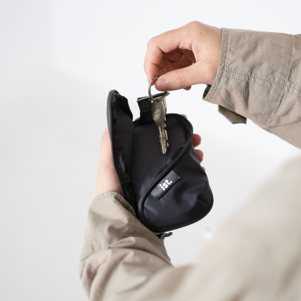 ist.イスト  Zファスナー ナイロン ウォレット マルチポーチ ist.-WA ブラック