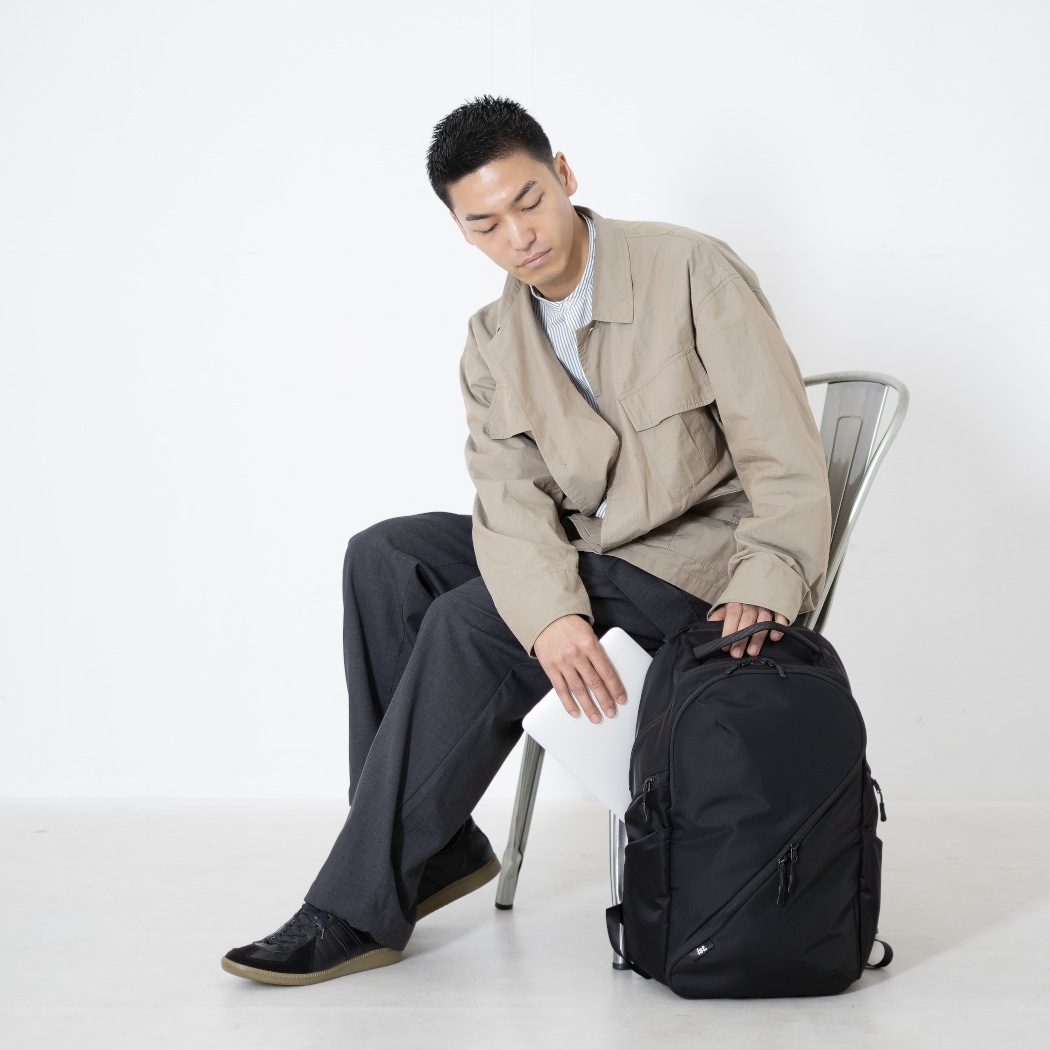 ist イスト ist.-DP Zファスナーデイパック ブラック