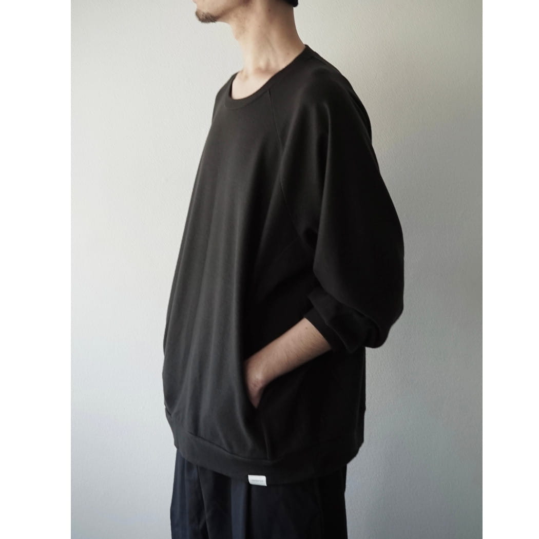 capertica カペルチカ スーパー140s ウォッシャブルウール ポケット付き スウェット トレーナー EBONY