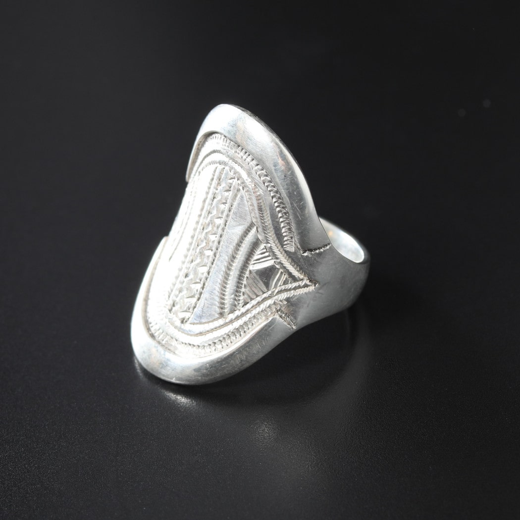 TOUAREG SILVER JEWELRY トゥアレグ シルバー ジュエリーシルバーリング 盾 楕円 シルバー