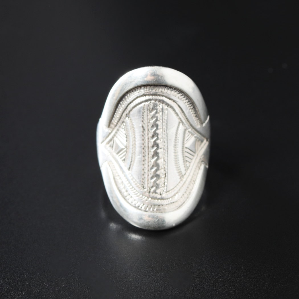 TOUAREG SILVER JEWELRY トゥアレグ シルバー ジュエリーシルバーリング 盾 楕円 シルバー