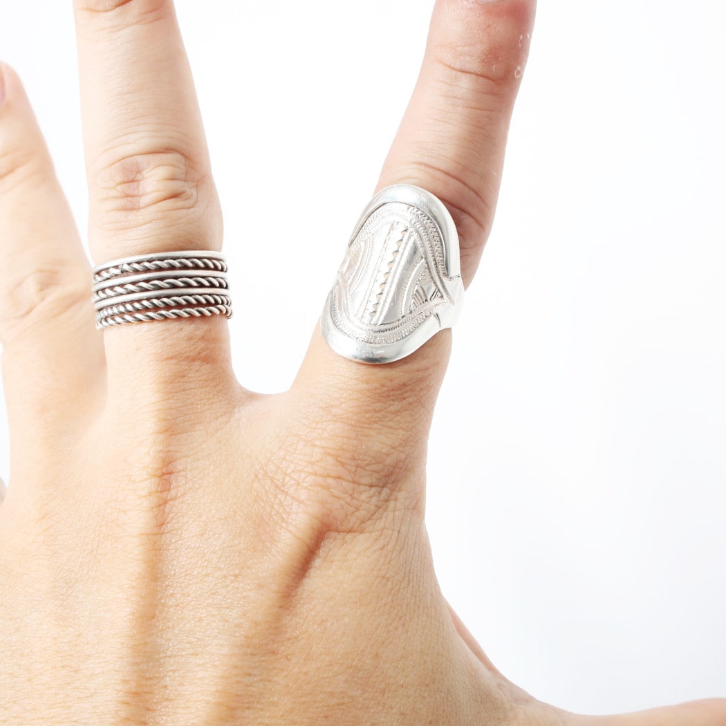 TOUAREG SILVER JEWELRY トゥアレグ シルバー ジュエリーシルバーリング 盾 楕円 シルバー