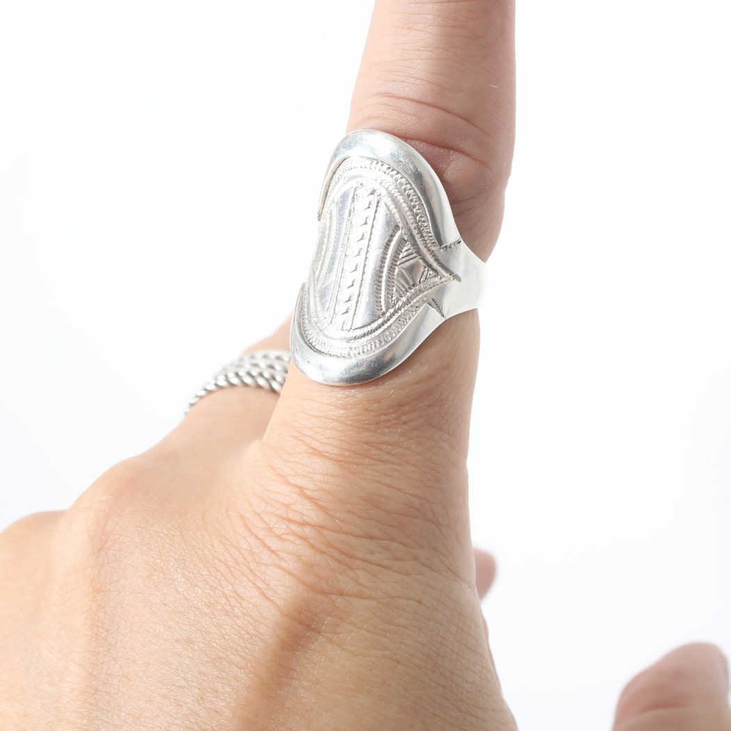 TOUAREG SILVER JEWELRY トゥアレグ シルバー ジュエリーシルバーリング 盾 楕円 シルバー