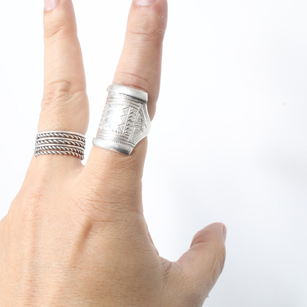 TOUAREG SILVER JEWELRY トゥアレグ シルバー ジュエリー シルバーリング 盾 シルバー 2.6cm×2.2cm
