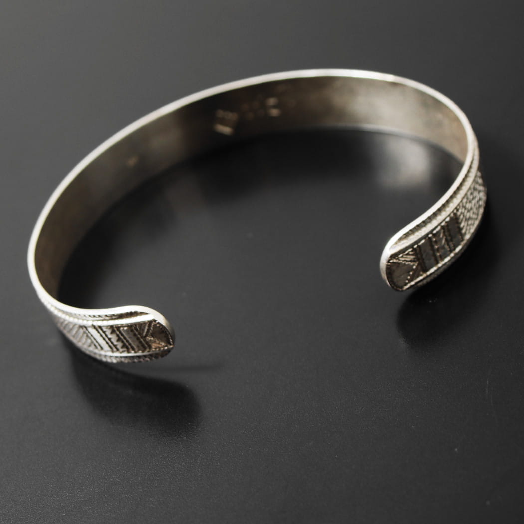 TOUAREG SILVER JEWELRY トゥアレグ シルバー ジュエリー シルバーバングル 1.2cm幅 シルバー